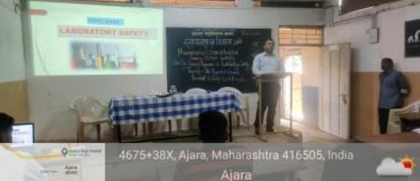 Shri. Rupesh Gawade guiding the students in the one day ‘Laboratory Safety Training Workshop’
