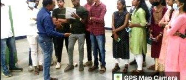 Students taking information in Study Tour