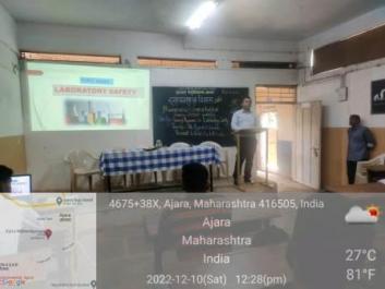 Shri. Rupesh Gawade guiding the students in the one day ‘Laboratory Safety Training Workshop’